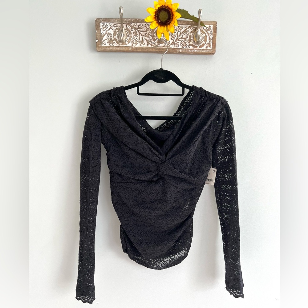 🌻🆕FREE PEOPLE Hold Me Closer Top Black-Size Medium - Picture 11 of 13